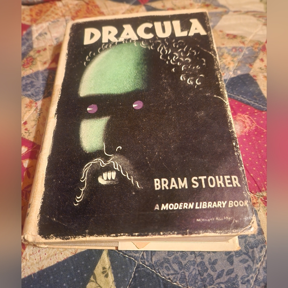 Dracula by Bram Stoker — Black & Green Vintage Cover Hard Cover BOOK used